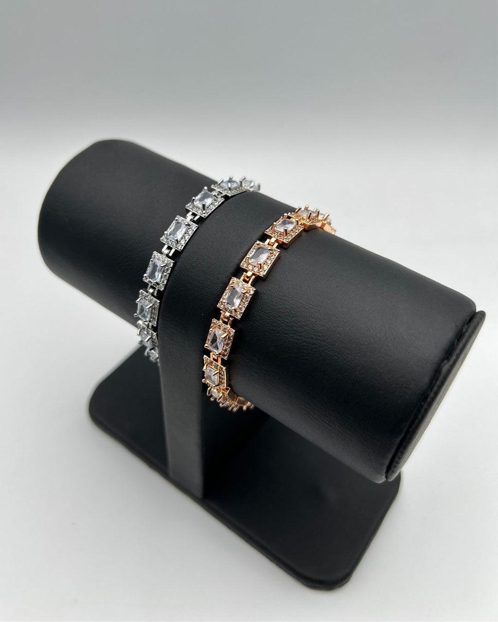 1 Carat Stone Bracelet with White Stones – Silver & Gold Base