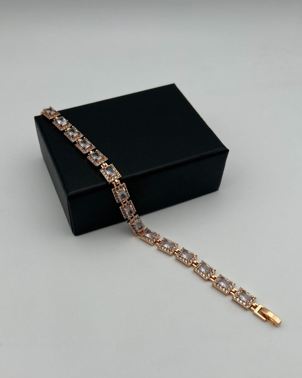 1 Carat Stone Bracelet with White Stones – Silver & Gold Base