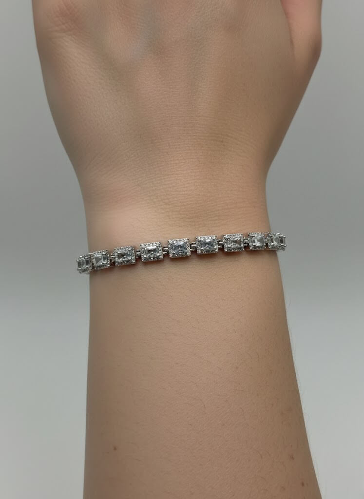 1 Carat Stone Bracelet with White Stones – Silver & Gold Base