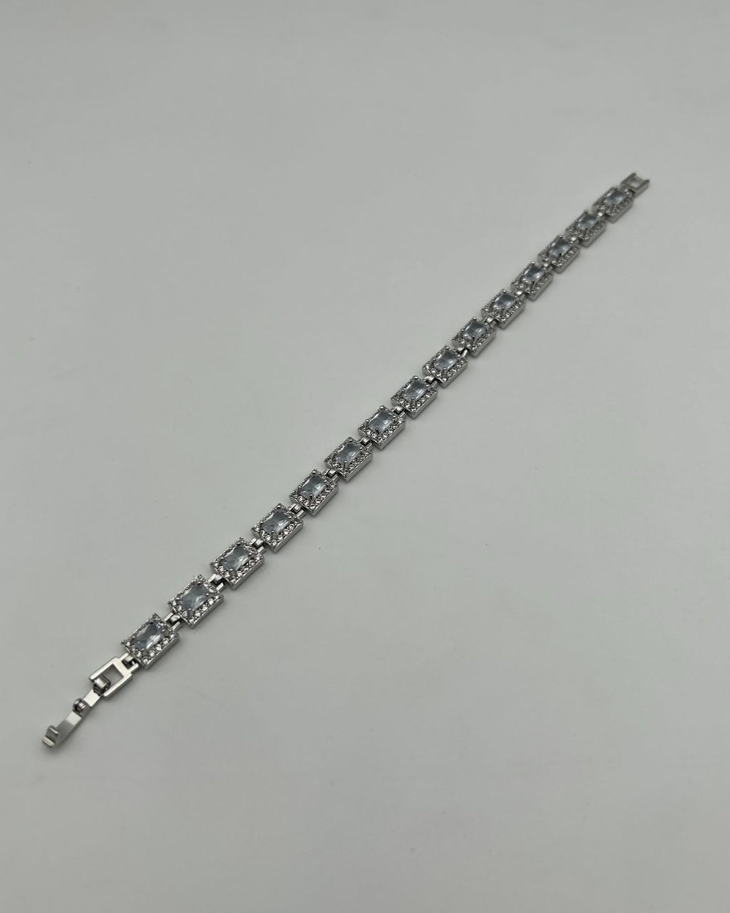 1 Carat Stone Bracelet with White Stones – Silver & Gold Base
