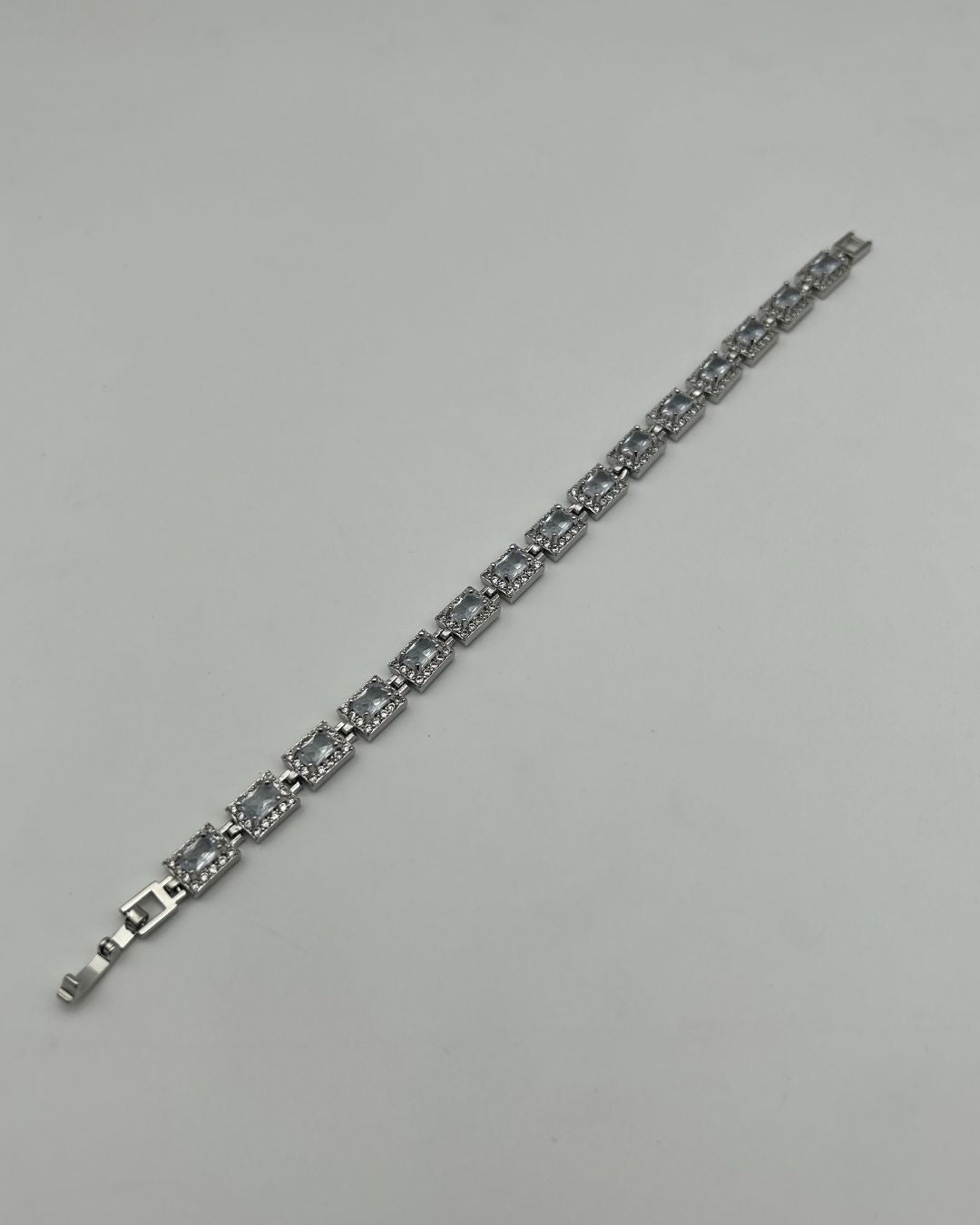 1 Carat Stone Bracelet with White Stones – Silver & Gold Base