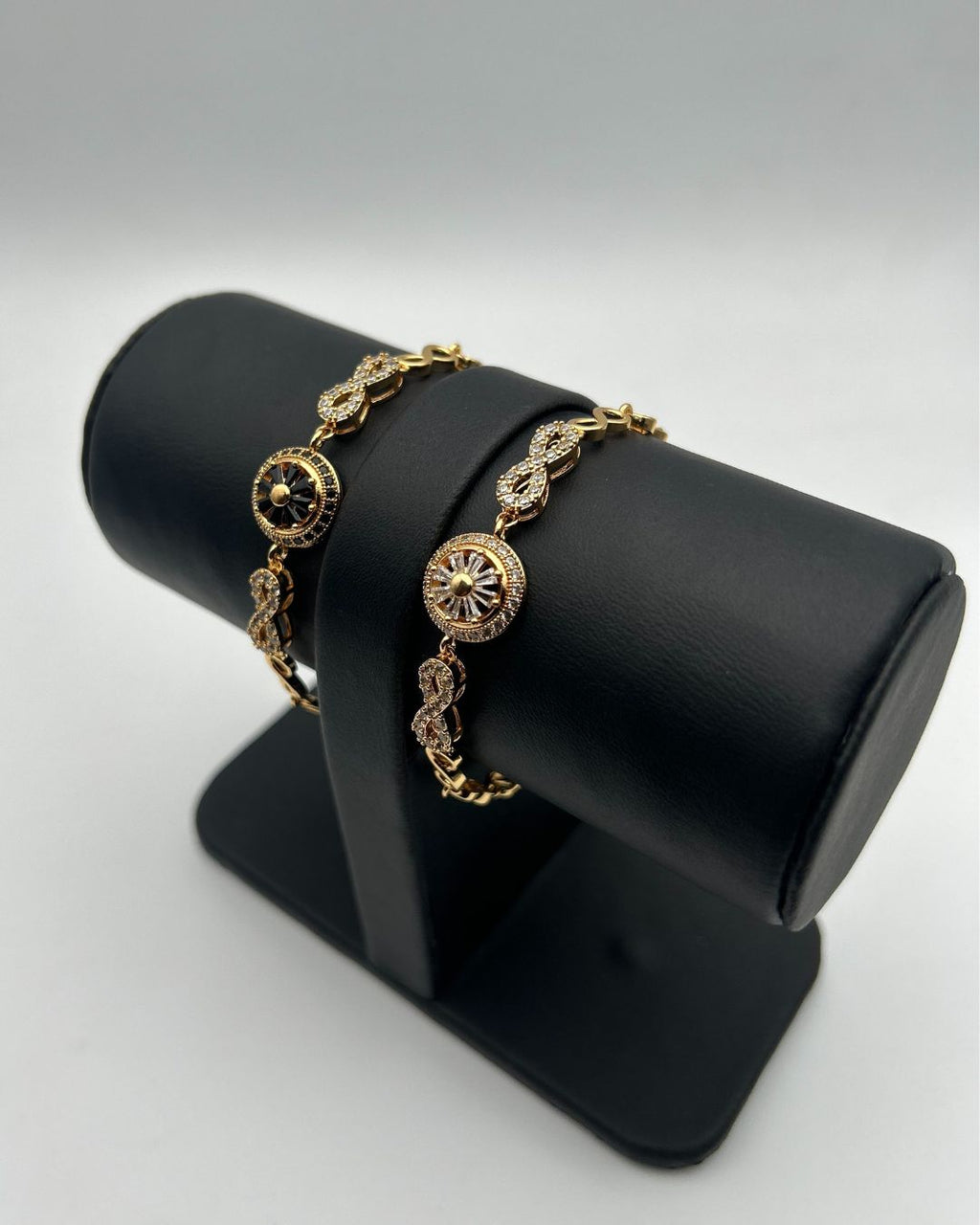 1 Carat Stone Bracelet with Gold Base for Party & Everyday Wear