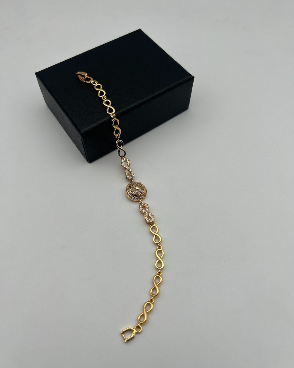 1 Carat Stone Bracelet with Gold Base for Party & Everyday Wear