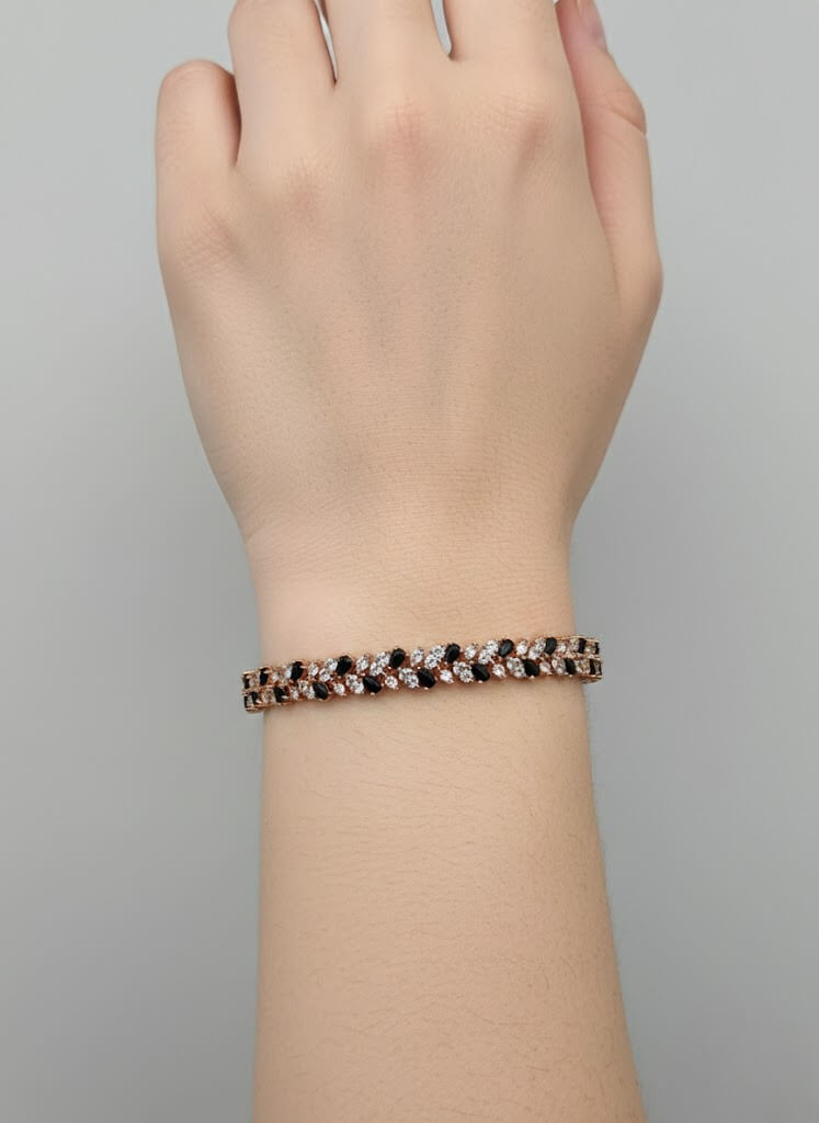 Floral Crystal Link Bracelet in Gold – 1 Carat