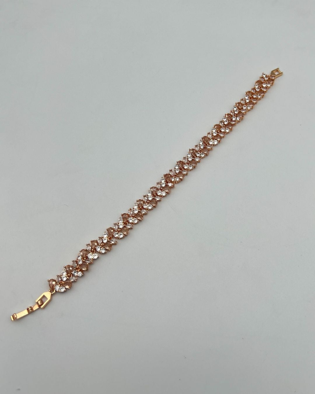 Floral Crystal Link Bracelet in Gold – 1 Carat