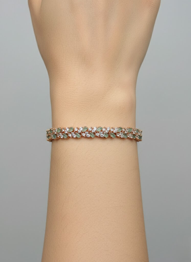 Floral Crystal Link Bracelet in Gold – 1 Carat