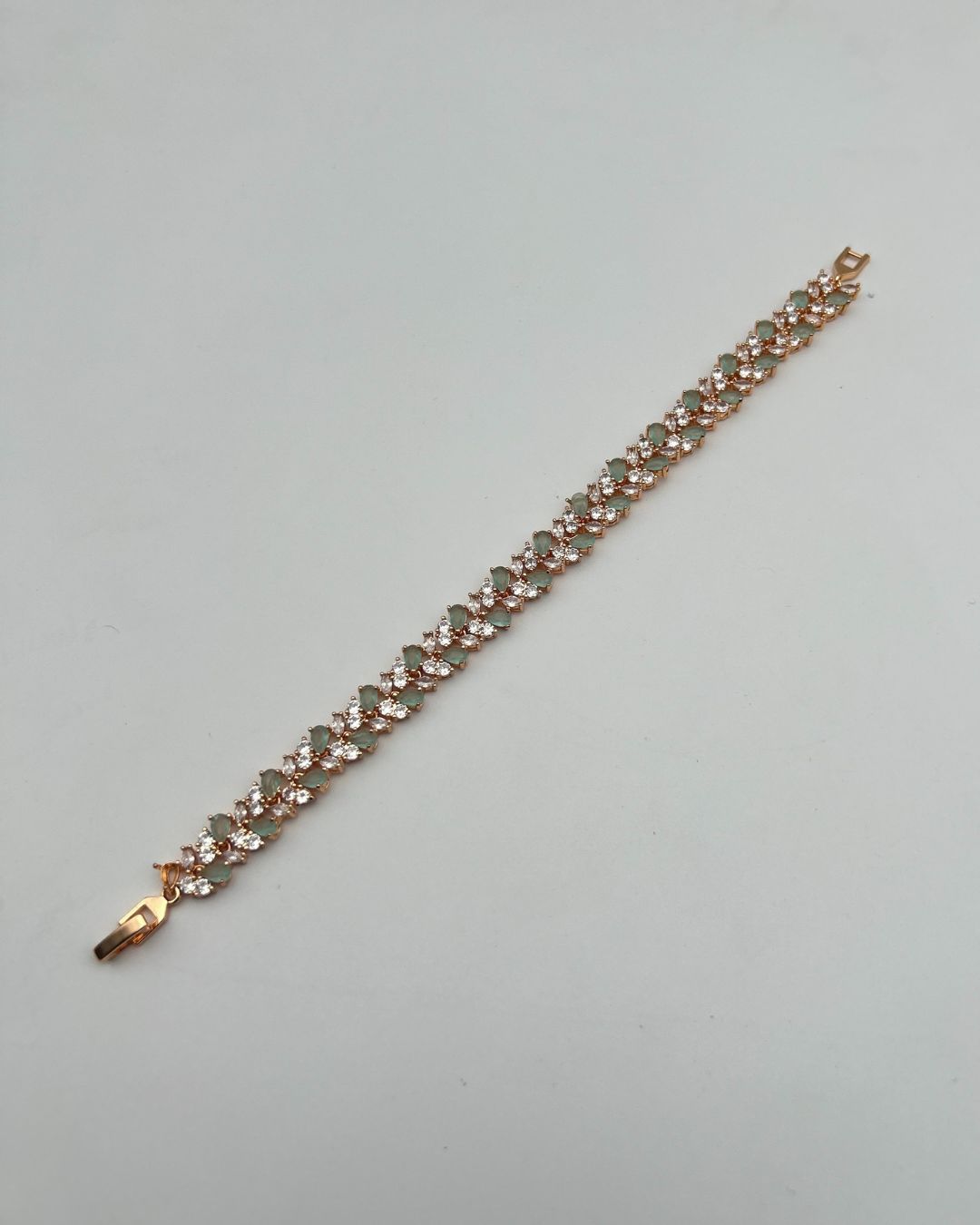 Floral Crystal Link Bracelet in Gold – 1 Carat