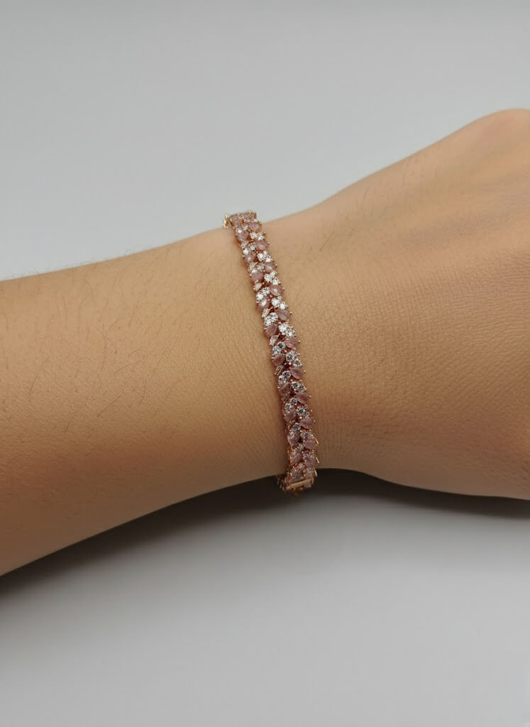 Floral Crystal Link Bracelet in Gold – 1 Carat