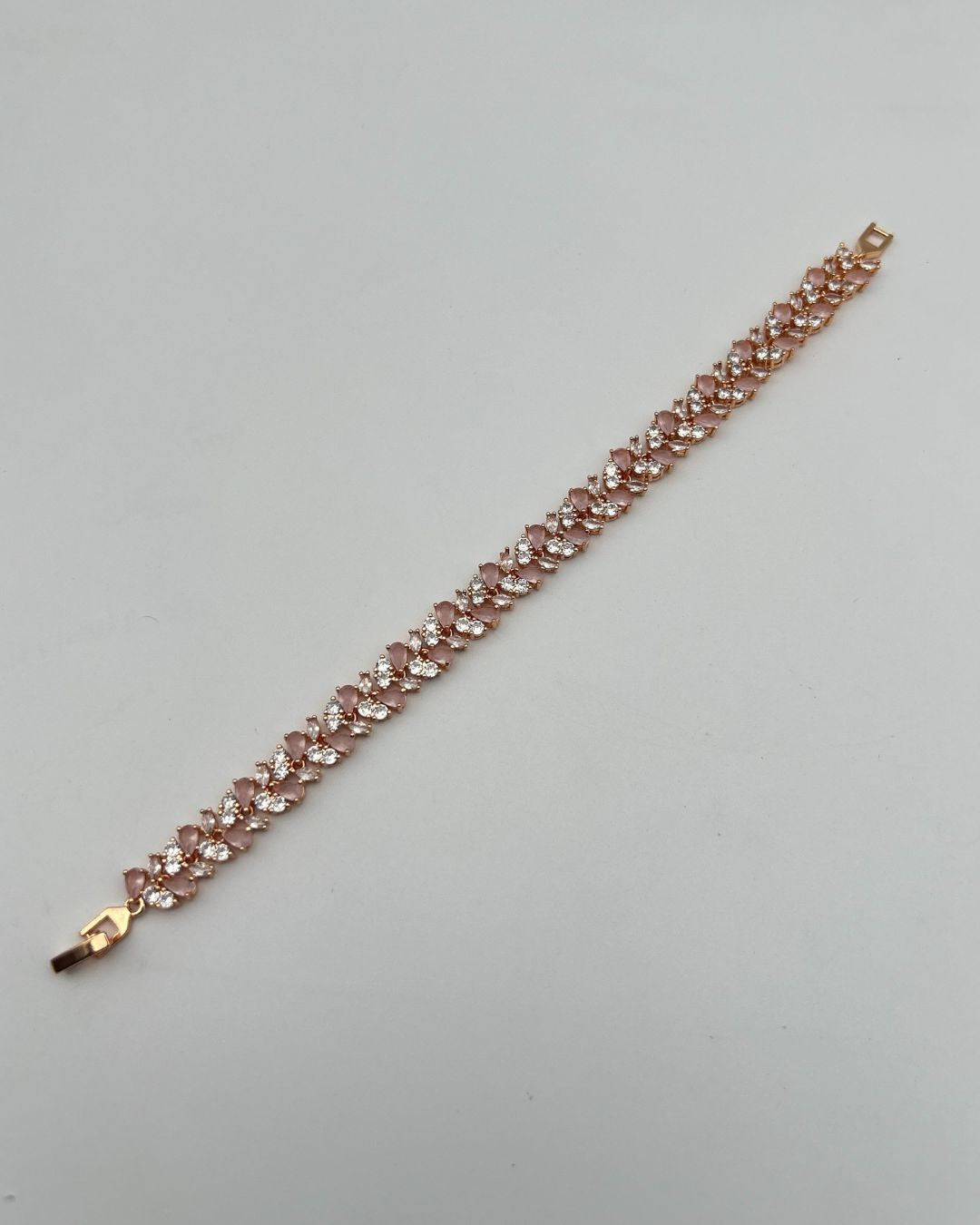 Floral Crystal Link Bracelet in Gold – 1 Carat