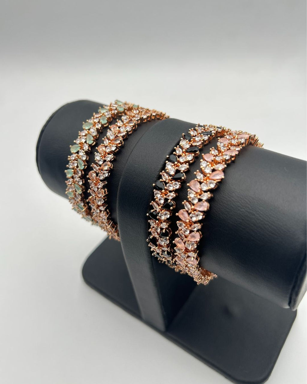 Floral Crystal Link Bracelet in Gold – 1 Carat