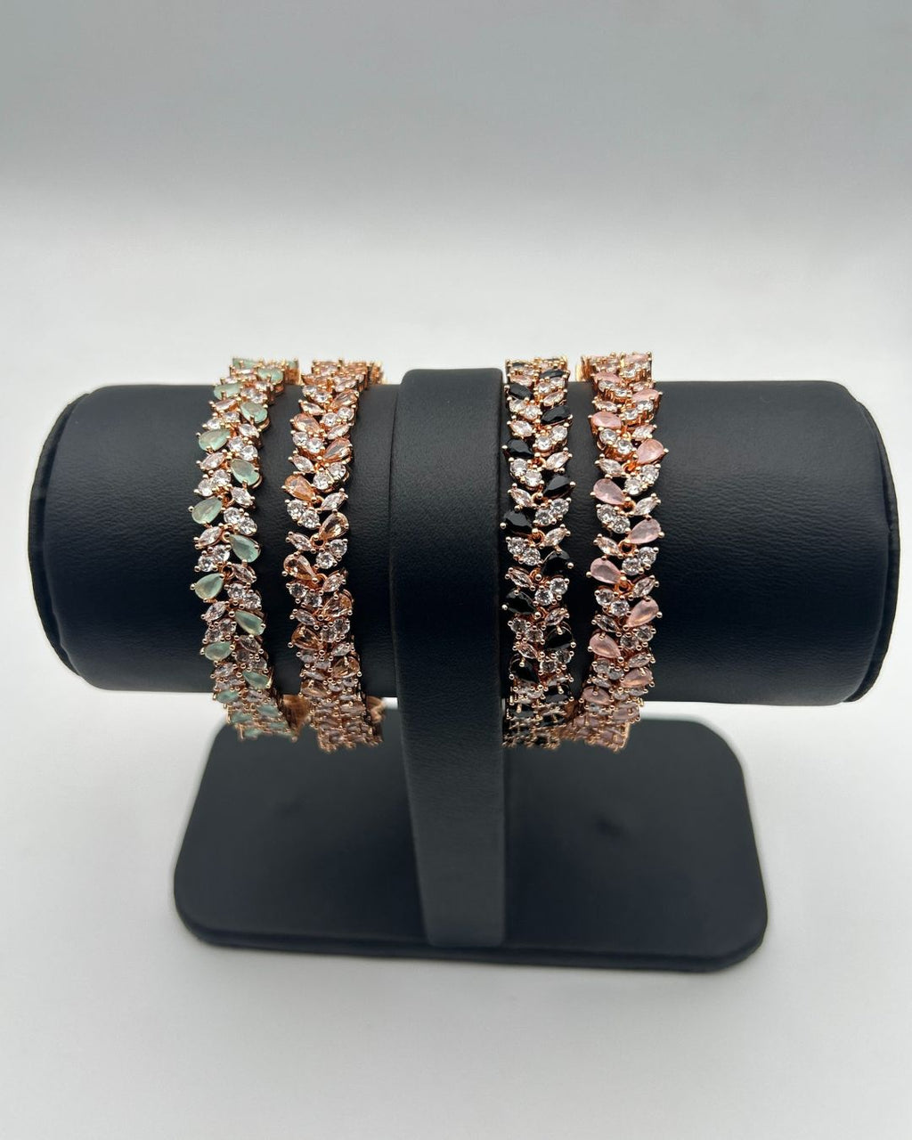 Floral Crystal Link Bracelet in Gold – 1 Carat