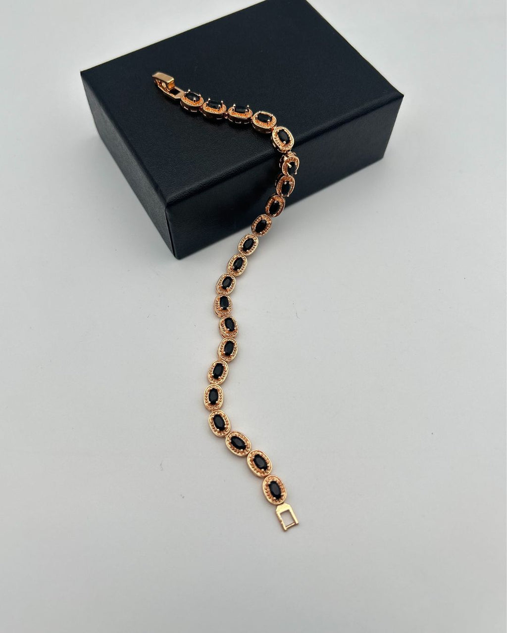 1 Carat Oval Halo Link Bracelet for Girls – Gold Mint & Gold Black