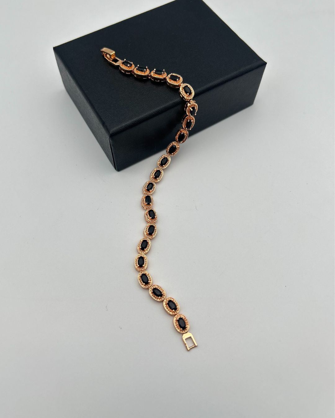 1 Carat Oval Halo Link Bracelet for Girls – Gold Mint & Gold Black