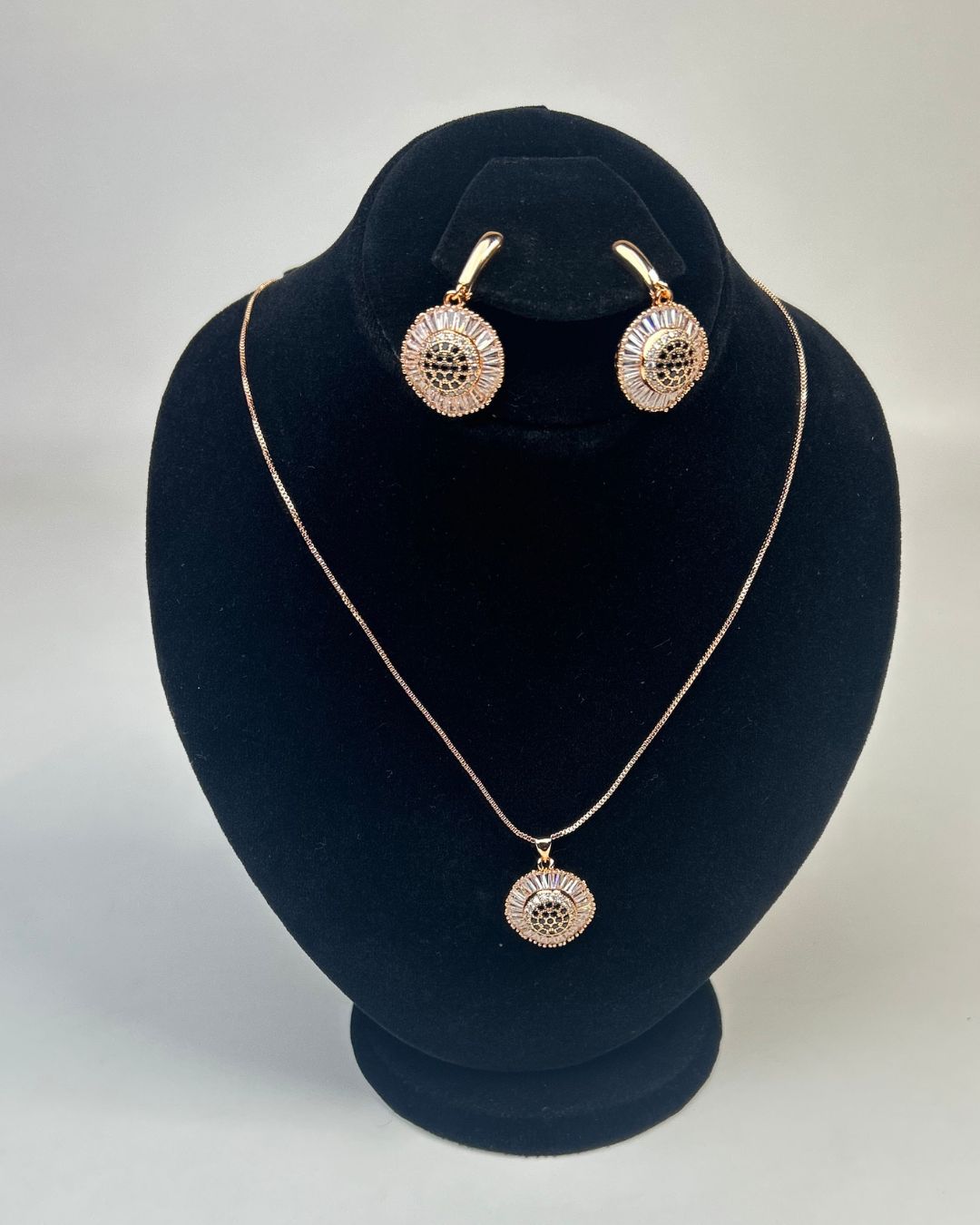 One Carat Floral Locket Necklace Set with Earrings