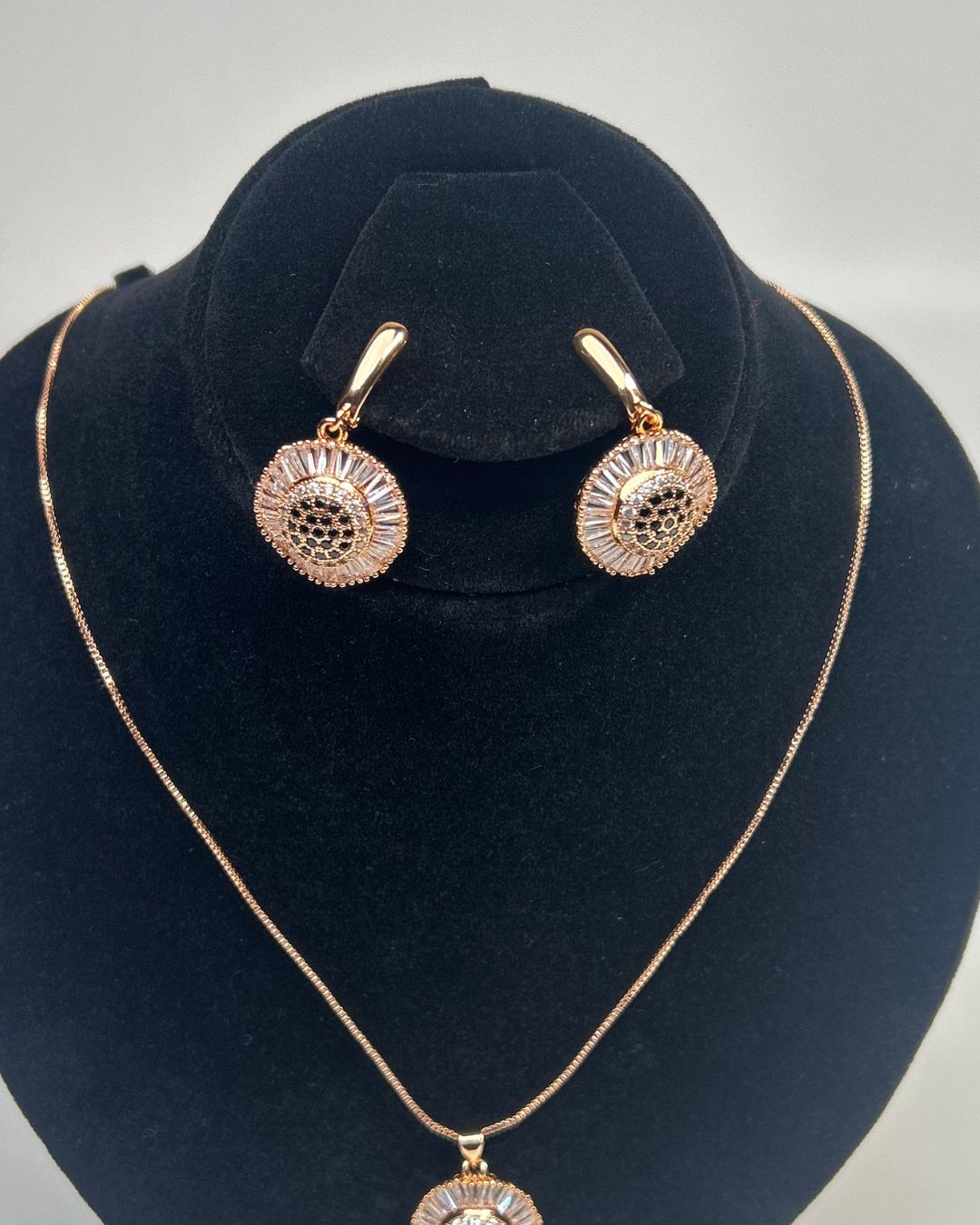 One Carat Floral Locket Necklace Set with Earrings
