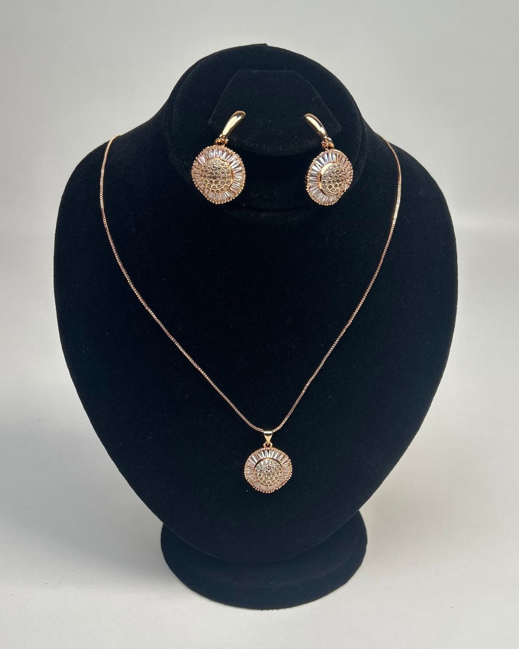 One Carat Floral Locket Necklace Set with Earrings