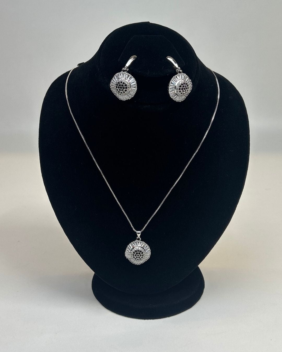 One Carat Floral Locket Necklace Set with Earrings