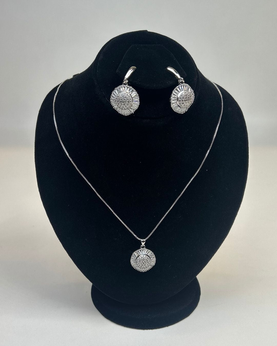 One Carat Floral Locket Necklace Set with Earrings