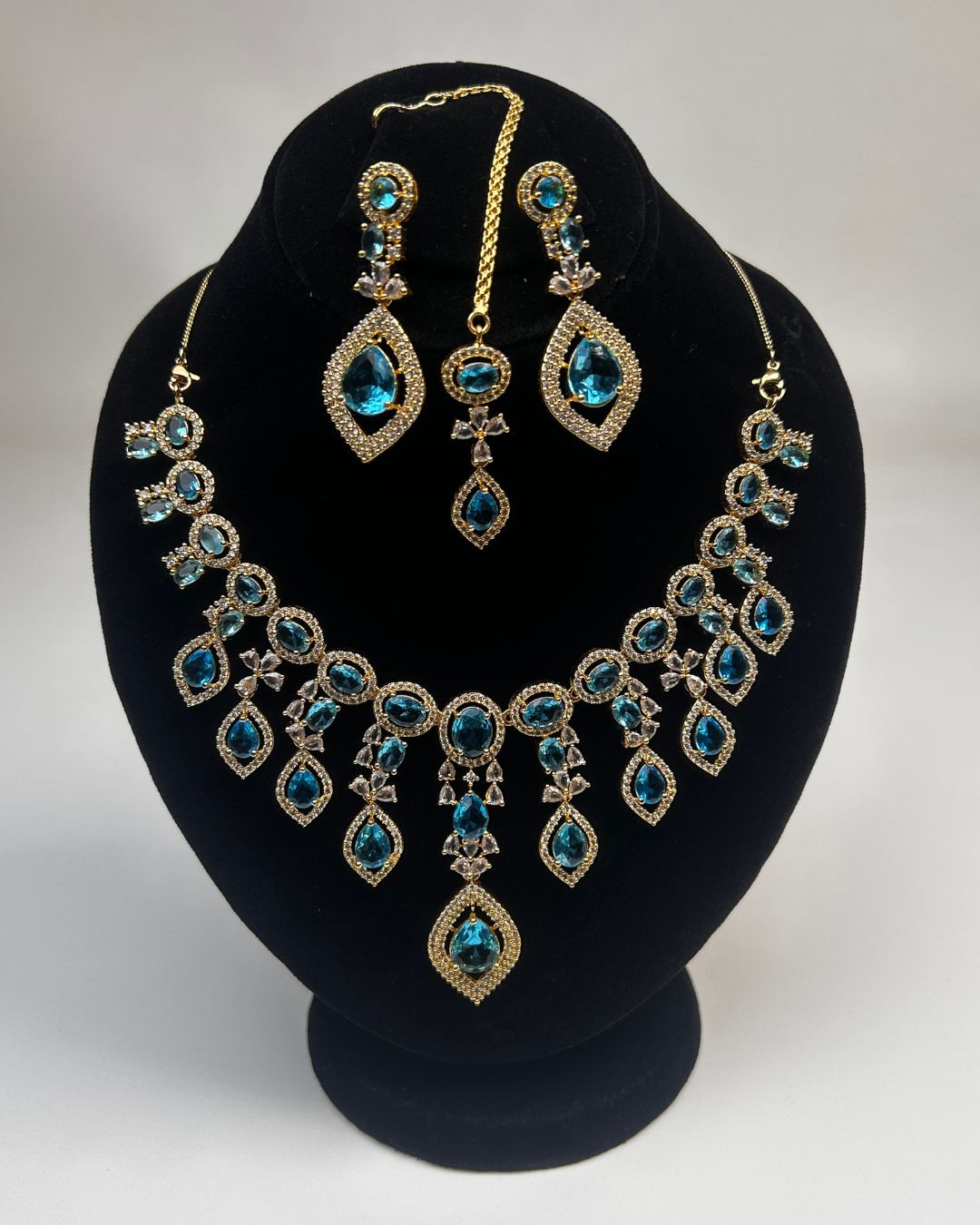 Zircon Drop Party Wear Jewelry Set with Earrings & Tikka