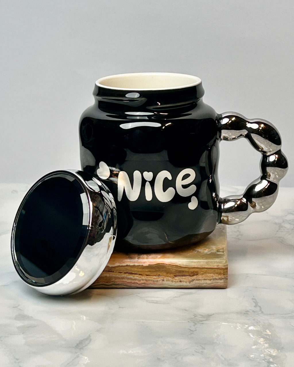 Ceramic Coffee Mug with Lid – Gloss Finish 350ml