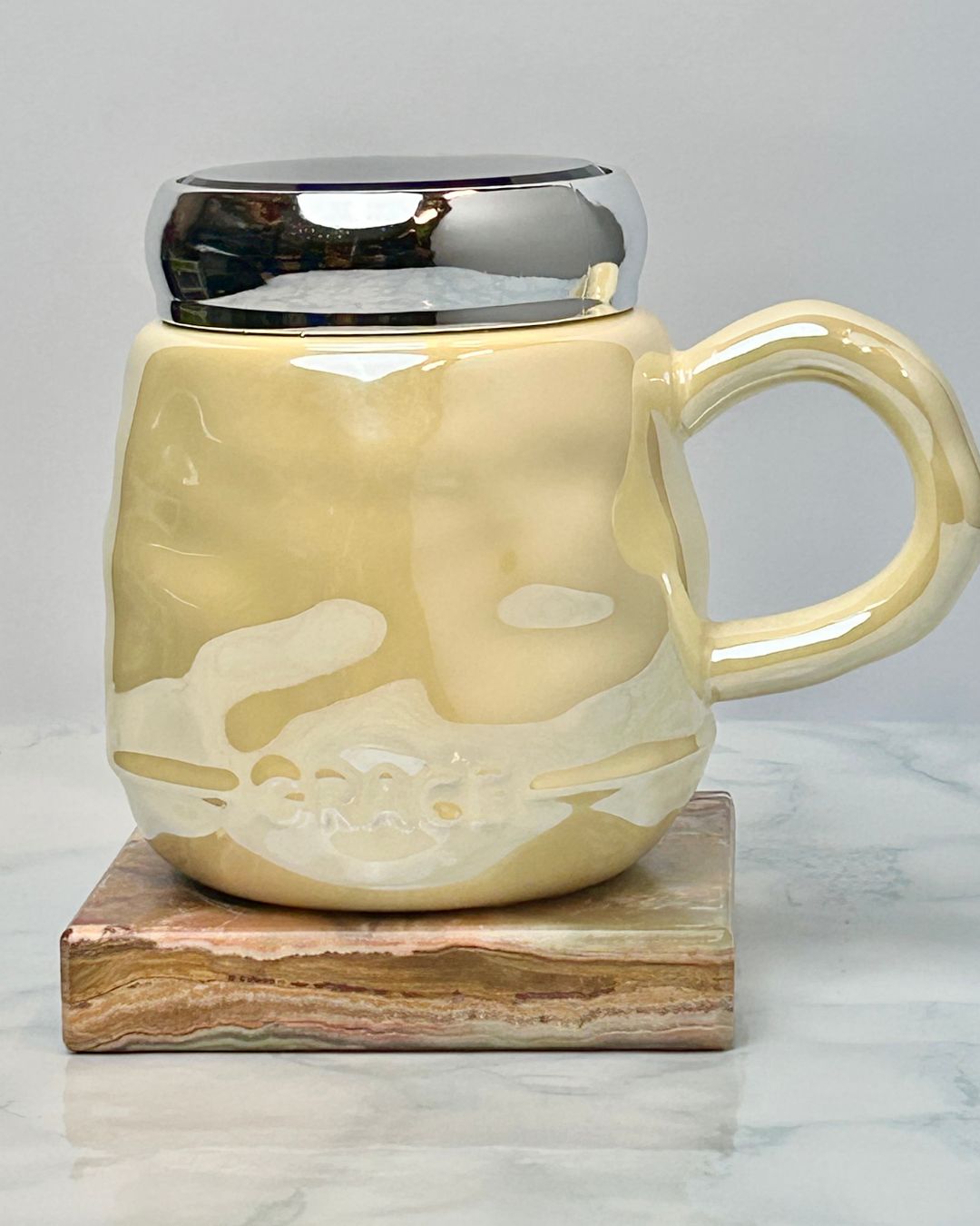 Gloss Finish Ceramic Mug with Metallic Lid – Cream & Silver 