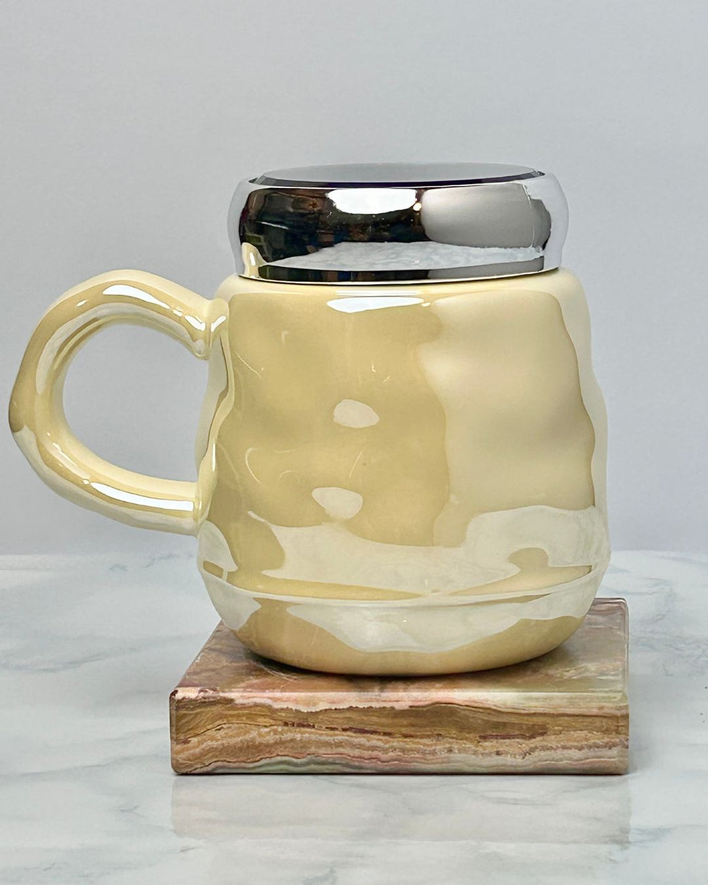 Gloss Finish Ceramic Mug with Metallic Lid – Cream & Silver 